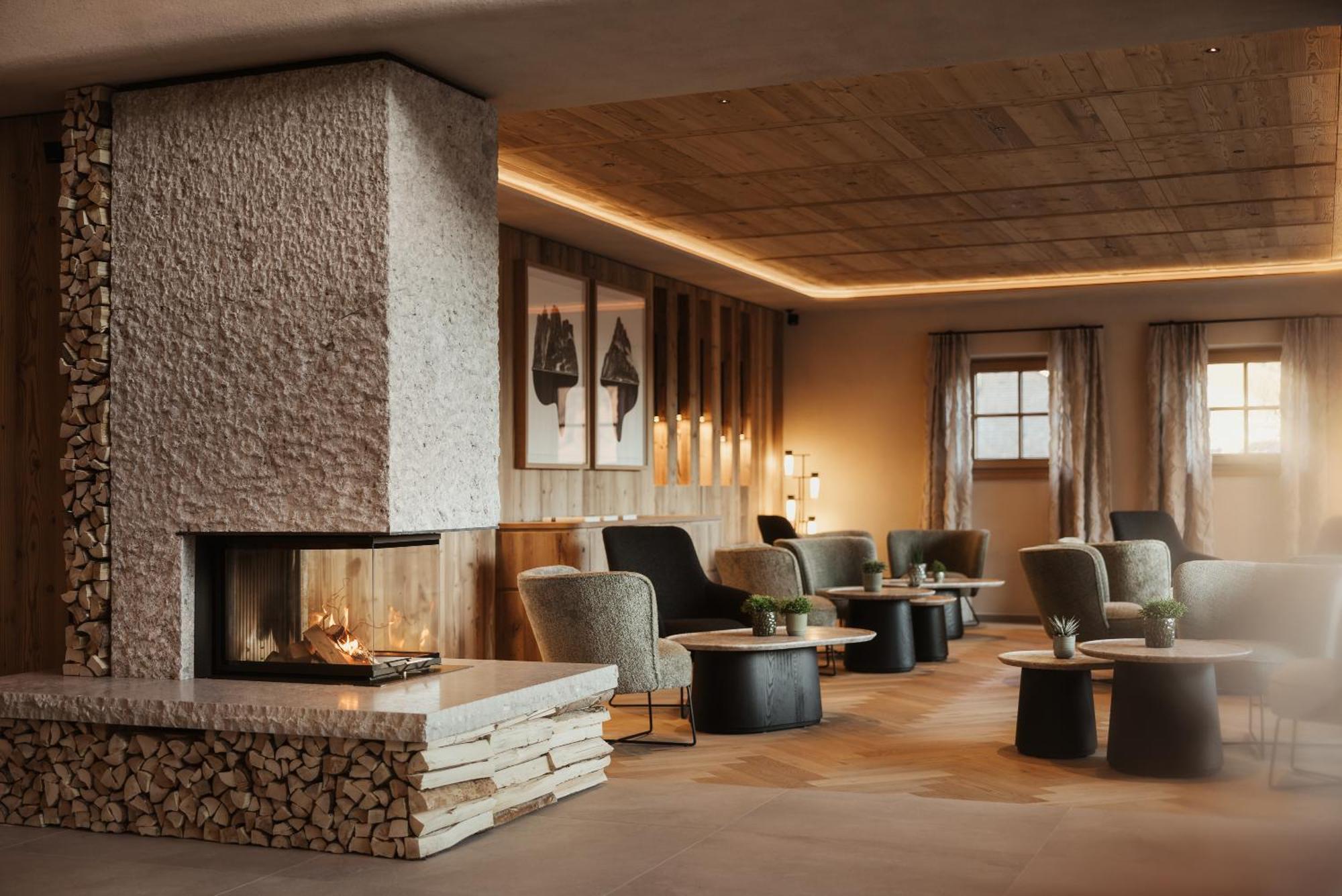 Hotel Recort Colfosco Bagian luar foto